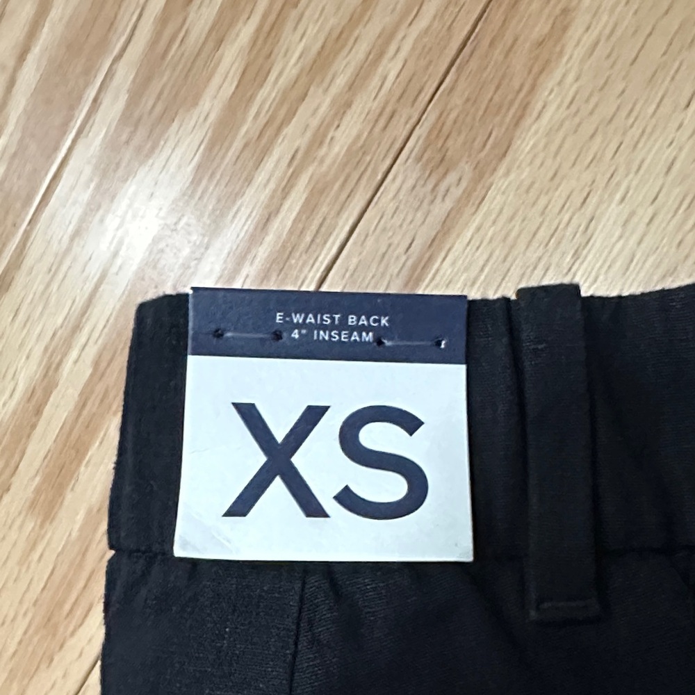 GAP Women's Classic Black Shorts - Picture 3 of 3